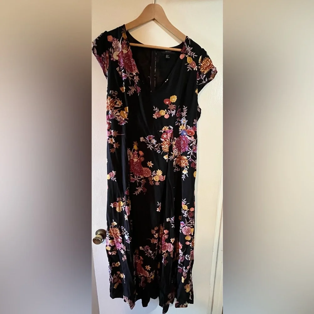Forever 21 floral dress with hidden shorts - Picture 2 of 2
